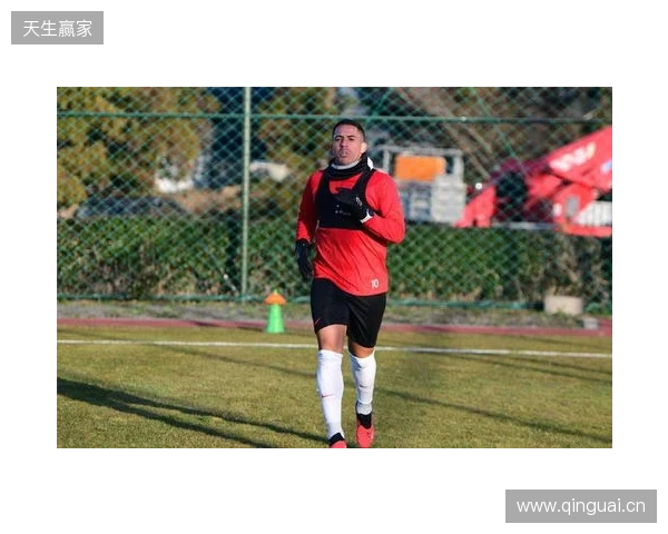 记者:韦世豪当蓉城队长并不意外 他和罗慕洛刘殿座携手带队前进 记者:韦世豪当蓉城队长并不意外 他和罗慕洛刘殿座携手带队前进