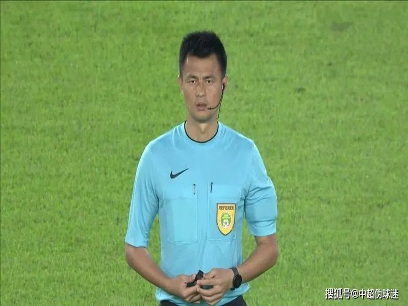 直播吧：上赛季中超“金哨”李海新基本确定执法超级杯海港vs国安